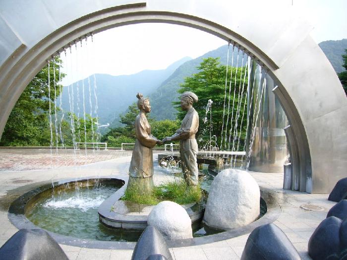 Ŭ���ϸ� ���� �������� �̹����� ���Ǽ� �ֽ��ϴ�.