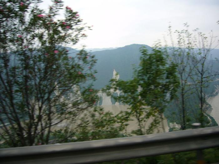 Ŭ���ϸ� ���� �������� �̹����� ���Ǽ� �ֽ��ϴ�.