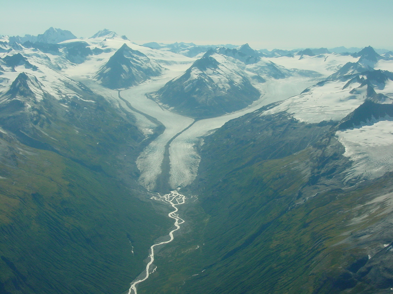 Исток реки ледник